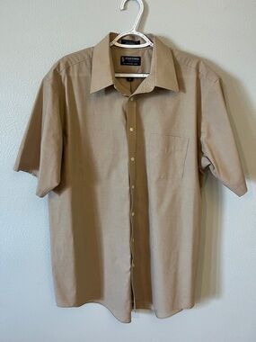 Stafford Short-Sleeve Button-Down Shirt in khaki